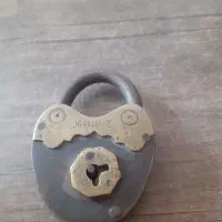 قفل قدیمی