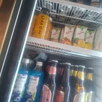 فروشنده خانم برا سوپر مارکت