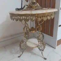 میز برنز و تلفن