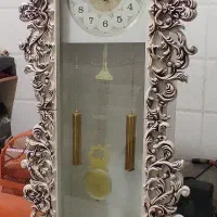 ساعت ایستاده و کمد