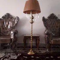 آباژور ایستاده