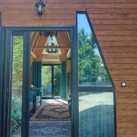 اجاره شبانه کلبه چوبی نوساز تازه ساخت دوخواب مستر