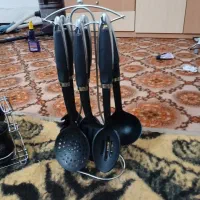 کفگیر.  ملاقه.  نو.  با. کارتن