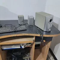 میز،اسپیکر و باند،کیبورد وموس کامپیوتر