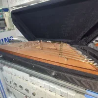 سنتور در حد نو به همراه کیف مضراب و آچار کوک