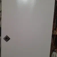 یک لنگه درب کمددیواری به فروش می رسد.