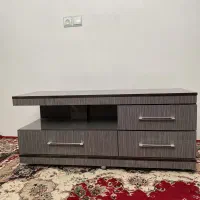 میز تلویزیون شیک و سالم سه کشو بسیار تمیز