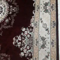 فرش لاکی ۲×۲/۱۵ کمی زدگی داره اندازه یک بند انگشت|فرش|همدان, |دیوار