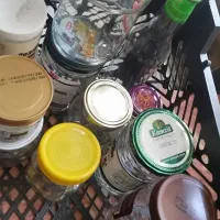 ظرف شیشه ای و قوطی خالی تمیز