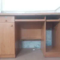 میزتحریر و کامپیوتر