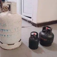 سه کپسول و یک رگولاتور بدون استفاده