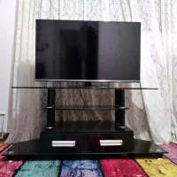 تلوزیون و میز تلوزیون