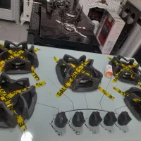 اجاق گازرومیزی شیشه سفیدومشکی ۵ملیون هودمخفی ۴ملیو