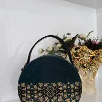 کیف|کیف، کفش، کمربند|نیشابور, بزرگمهر|دیوار