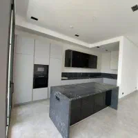 ۱۸۰ مترکلید نخورده/تکواحدی/۲پارکینگ/کلید نزد املاک