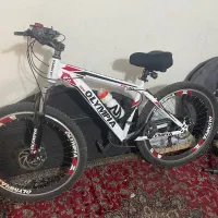 دوچرخه المپیا با کلاه ایمنی در حد صفر