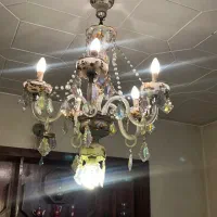 تعدادی لوستر قدیمی