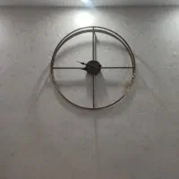 ساعت فلزی طلایی