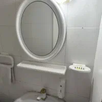 روشویی همراه با آینه و جا صابونی