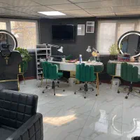 استخدام ناخنکار و دستیار رنگ و مش