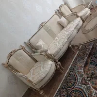 مبل چوب رنگ کرم