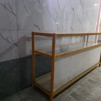 ویترین شیشه ای