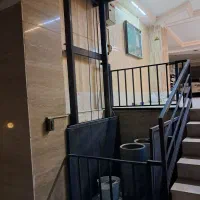 بالابر کنار پله معلول