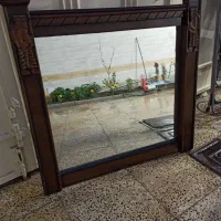آینه با قاب چوبی