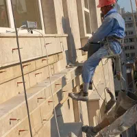 کار در ارتفاع نورپردازی پیچ رولپلاک کاردرارتفاع