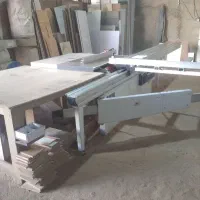 برشکاری کابینت و کارگر ساده