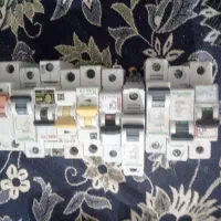 لوازم برقی لامپ کم مصرف ودکوری وسرپبچ وجعبه تقسیم|لامپ و چراغ|چهارباغ, |دیوار