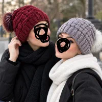 دو عدد کلاه بافت (نو) زنانه یاسی و زرشکی
