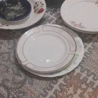 یه ست چاقو ک نیاز به تیز کردن داره با ظروف