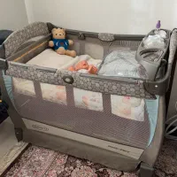 تخت کنار مادر گراکو