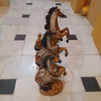 مجسمه های اسب سه تایی اک