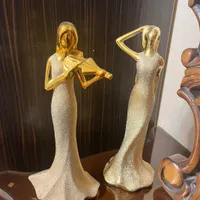دوعدد مجسمه خارجی قدیمی