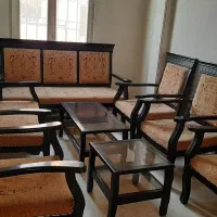 مبل ۹ نفره همراه دو عدد میز  پشت کتیبه ایی