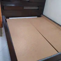 تخت خواب دو نفره چوبی ۱۸۰×۲۰۰ به همراه ۳ پاتختی
