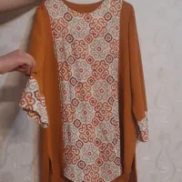 تعدادی لباس زنانه و دخترانه در حد نو