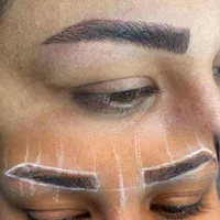 مدل برای میکرو و شیدینگ لب برای تکمیل آلبوم