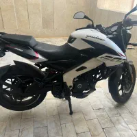 ان اس ۲۰۰ ns200 سه شمع
