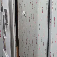 کمد لباسی، آیینه و دو کشاب