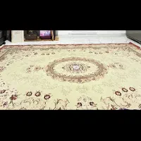 ۲ عدد فرش ۶ متری در حد ۷۰۰ شانه تمیز و مرتب