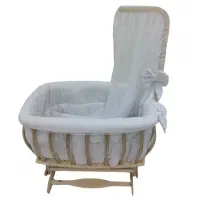 تخت و گهواره کنار مادر