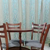 میز غذاخوری  خیلی تمیز فروش فوری