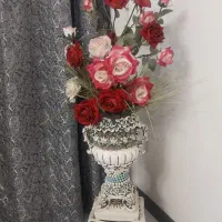 گلدان با گل رز