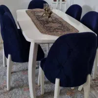 میز ناهارخوری همراه با آباژور