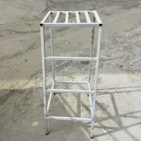 چهار پایه فلزی