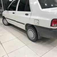 خودرو فوق گلگیر جلو رنگ میباشد