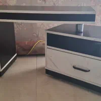 میز ال ای دی تمیز در حد نو